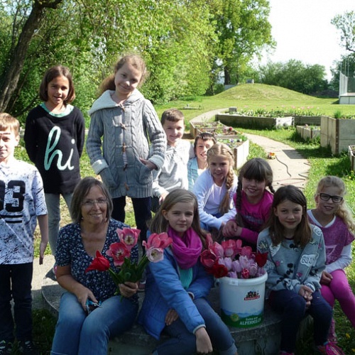 Bild zum Weblog Blumenschmuck f&uuml;r die Gemeinde aus Kinderhand